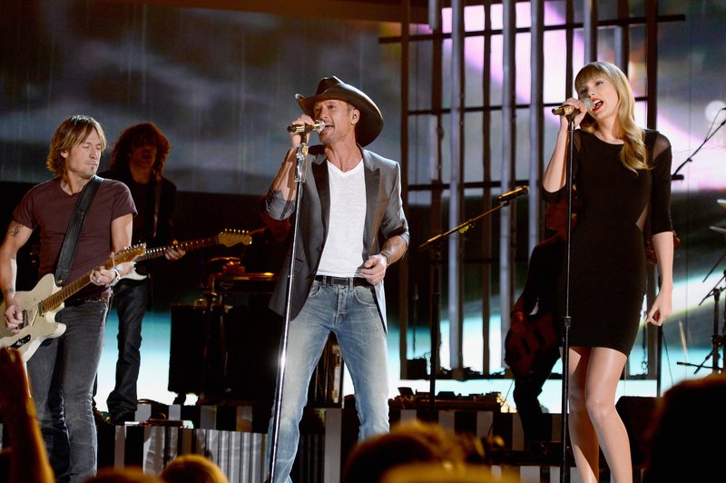 Taylor Swift at ACM Presents: Tim McGraw's Superstar Summer Night — photo 16