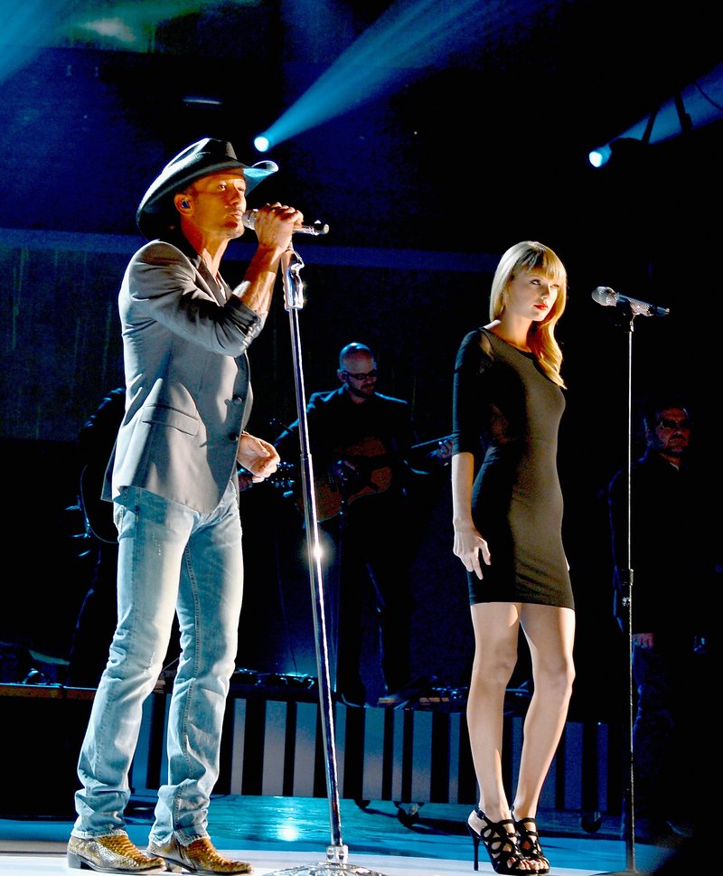 Taylor Swift at ACM Presents: Tim McGraw's Superstar Summer Night — photo 30