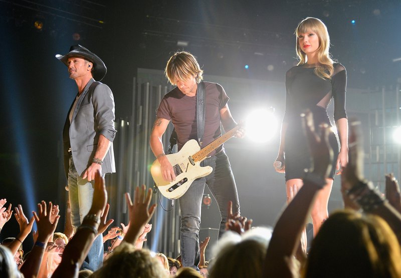 Taylor Swift at ACM Presents: Tim McGraw's Superstar Summer Night — photo 31