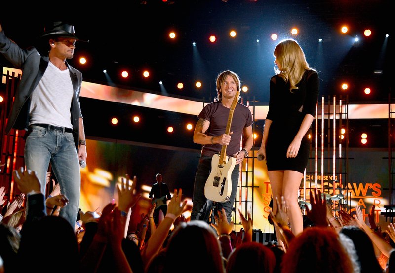 Taylor Swift at ACM Presents: Tim McGraw's Superstar Summer Night — photo 34