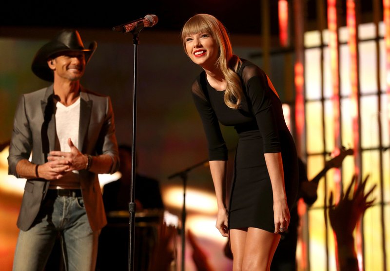 Taylor Swift at ACM Presents: Tim McGraw's Superstar Summer Night — photo 39