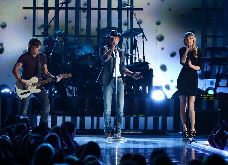 Taylor Swift at ACM Presents: Tim McGraw's Superstar Summer Night — photo 63