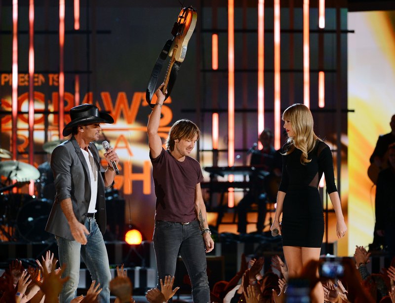 Taylor Swift at ACM Presents: Tim McGraw's Superstar Summer Night — photo 65