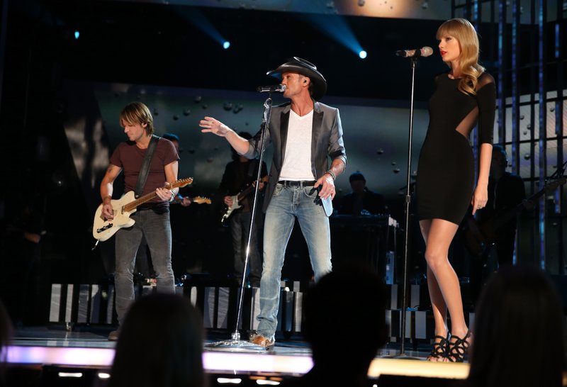 Taylor Swift at ACM Presents: Tim McGraw's Superstar Summer Night — photo 73