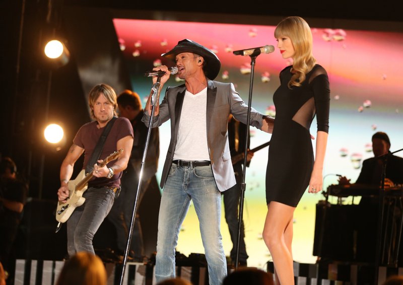 Taylor Swift at ACM Presents: Tim McGraw's Superstar Summer Night — photo 75