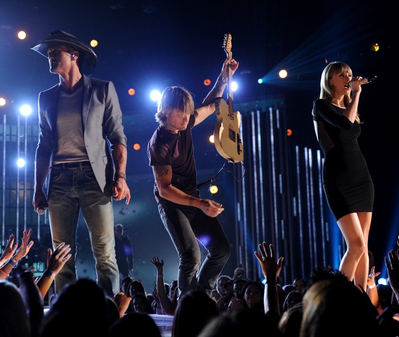 Taylor Swift at ACM Presents: Tim McGraw's Superstar Summer Night — photo 83