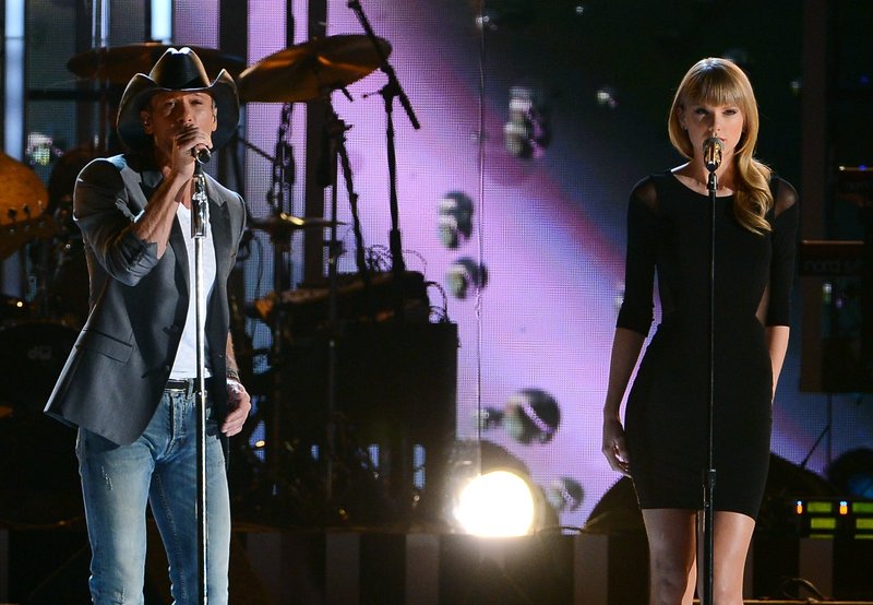 Taylor Swift at ACM Presents: Tim McGraw's Superstar Summer Night — photo 87