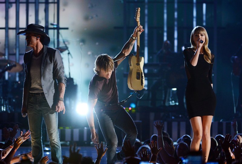 Taylor Swift at ACM Presents: Tim McGraw's Superstar Summer Night — photo 92