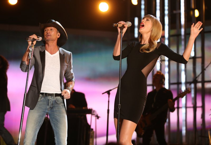 Taylor Swift at ACM Presents: Tim McGraw's Superstar Summer Night — photo 94