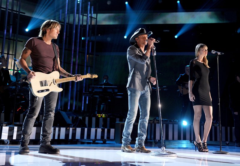 Taylor Swift at ACM Presents: Tim McGraw's Superstar Summer Night — photo 114