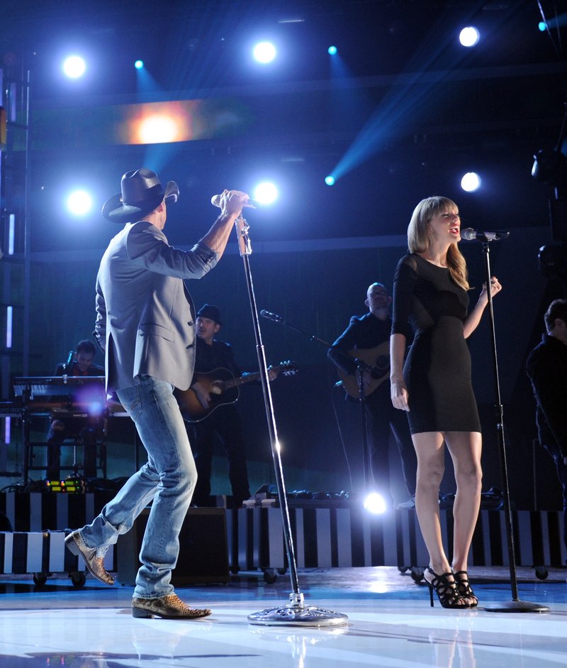 Taylor Swift at ACM Presents: Tim McGraw's Superstar Summer Night — photo 116