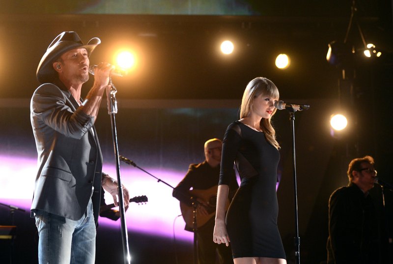 Taylor Swift at ACM Presents: Tim McGraw's Superstar Summer Night — photo 117
