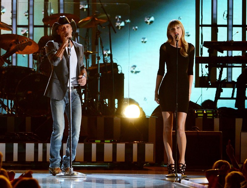 Taylor Swift at ACM Presents: Tim McGraw's Superstar Summer Night — photo 119