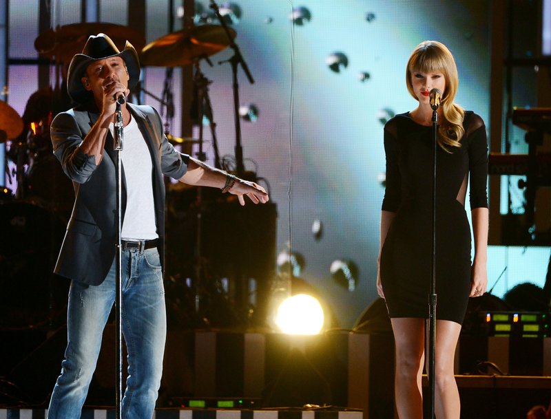 Taylor Swift at ACM Presents: Tim McGraw's Superstar Summer Night — photo 120
