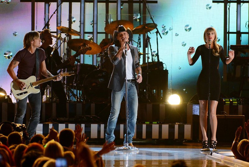 Taylor Swift at ACM Presents: Tim McGraw's Superstar Summer Night — photo 122