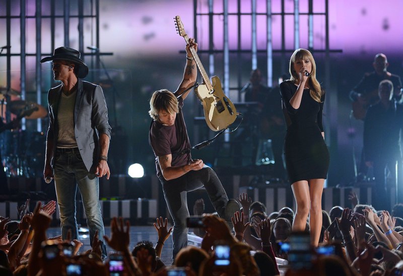 Taylor Swift at ACM Presents: Tim McGraw's Superstar Summer Night — photo 123