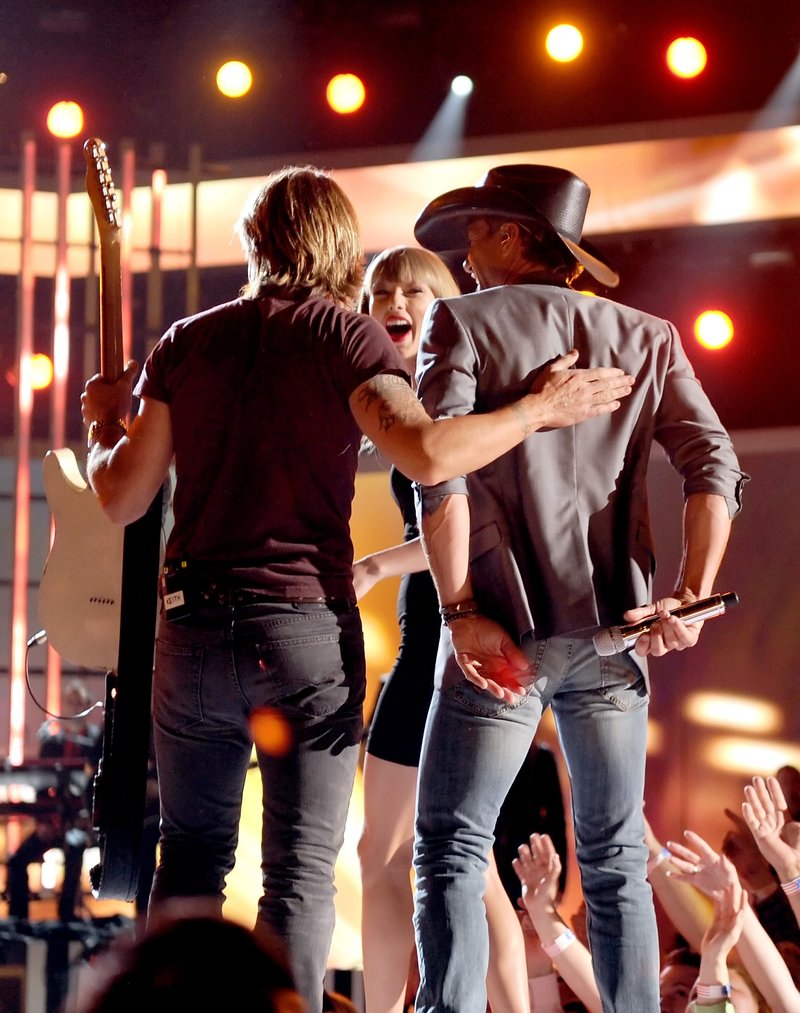 Taylor Swift at ACM Presents: Tim McGraw's Superstar Summer Night — photo 126