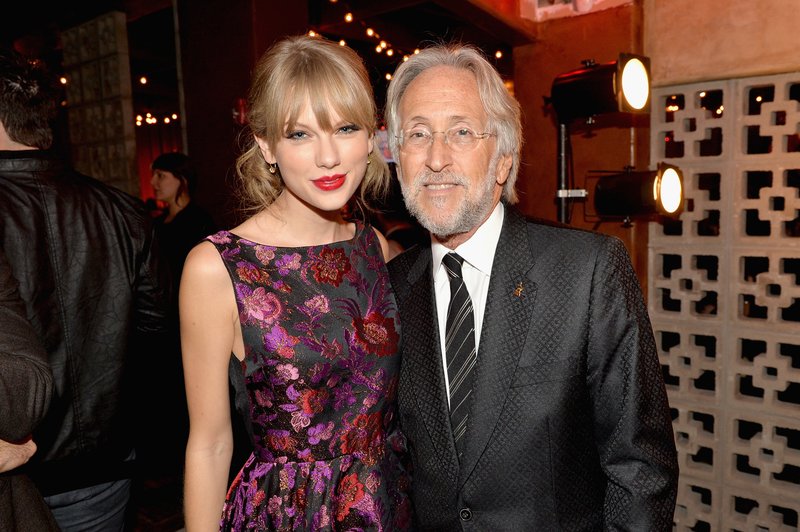 Taylor Swift at Big Machine Label Group CMA Awards After Party — photo 2