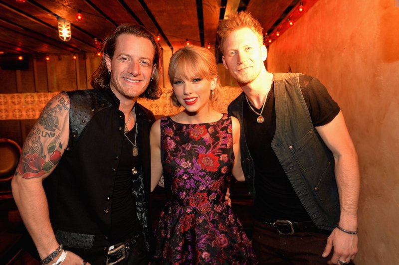 Taylor Swift at Big Machine Label Group CMA Awards After Party — photo 9