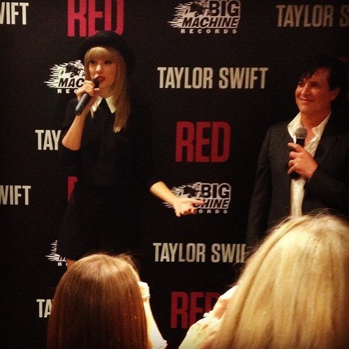 Taylor Swift at Big Machine Records Press Party — photo 3