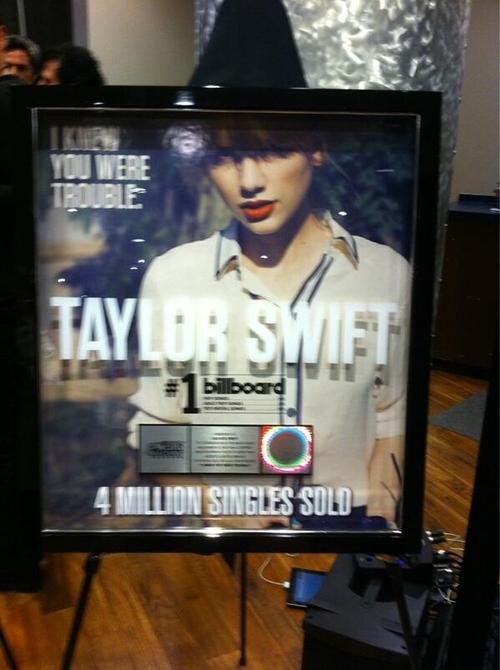 Taylor Swift at Big Machine Records Press Party — photo 10