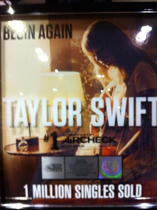 Taylor Swift at Big Machine Records Press Party — photo 11