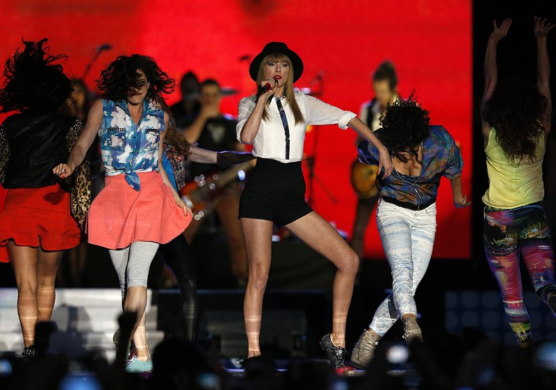 Taylor Swift at 2013 Capital FM Summertime Ball — photo 116