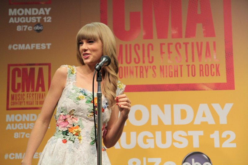 Taylor Swift at 2013 CMA Music Festival Press Conference — photo 52