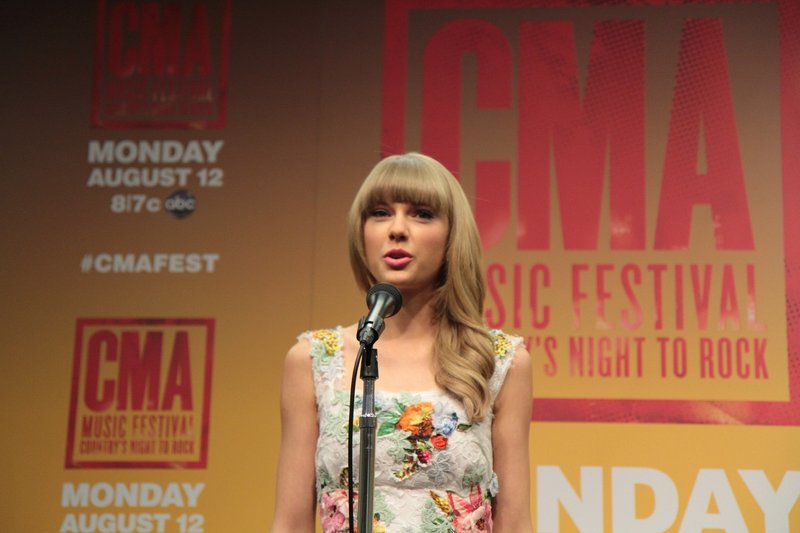 Taylor Swift at 2013 CMA Music Festival Press Conference — photo 64