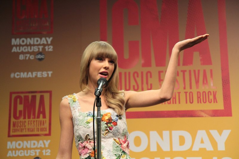 Taylor Swift at 2013 CMA Music Festival Press Conference — photo 67
