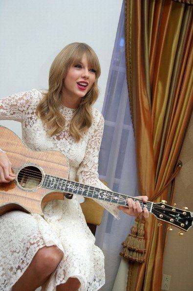 Taylor Swift at "One Chance" Press Conference — photo 3