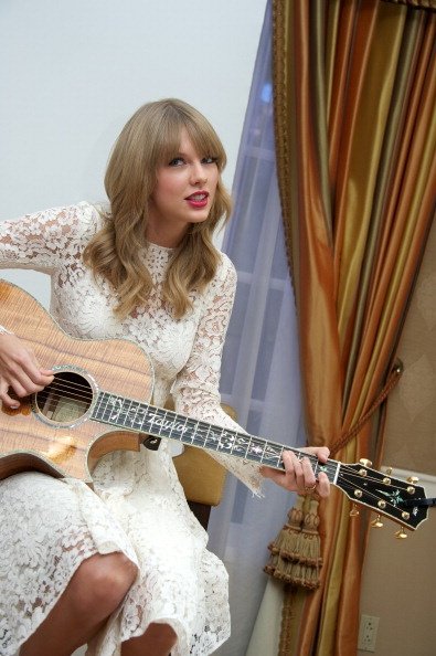 Taylor Swift at "One Chance" Press Conference — photo 17