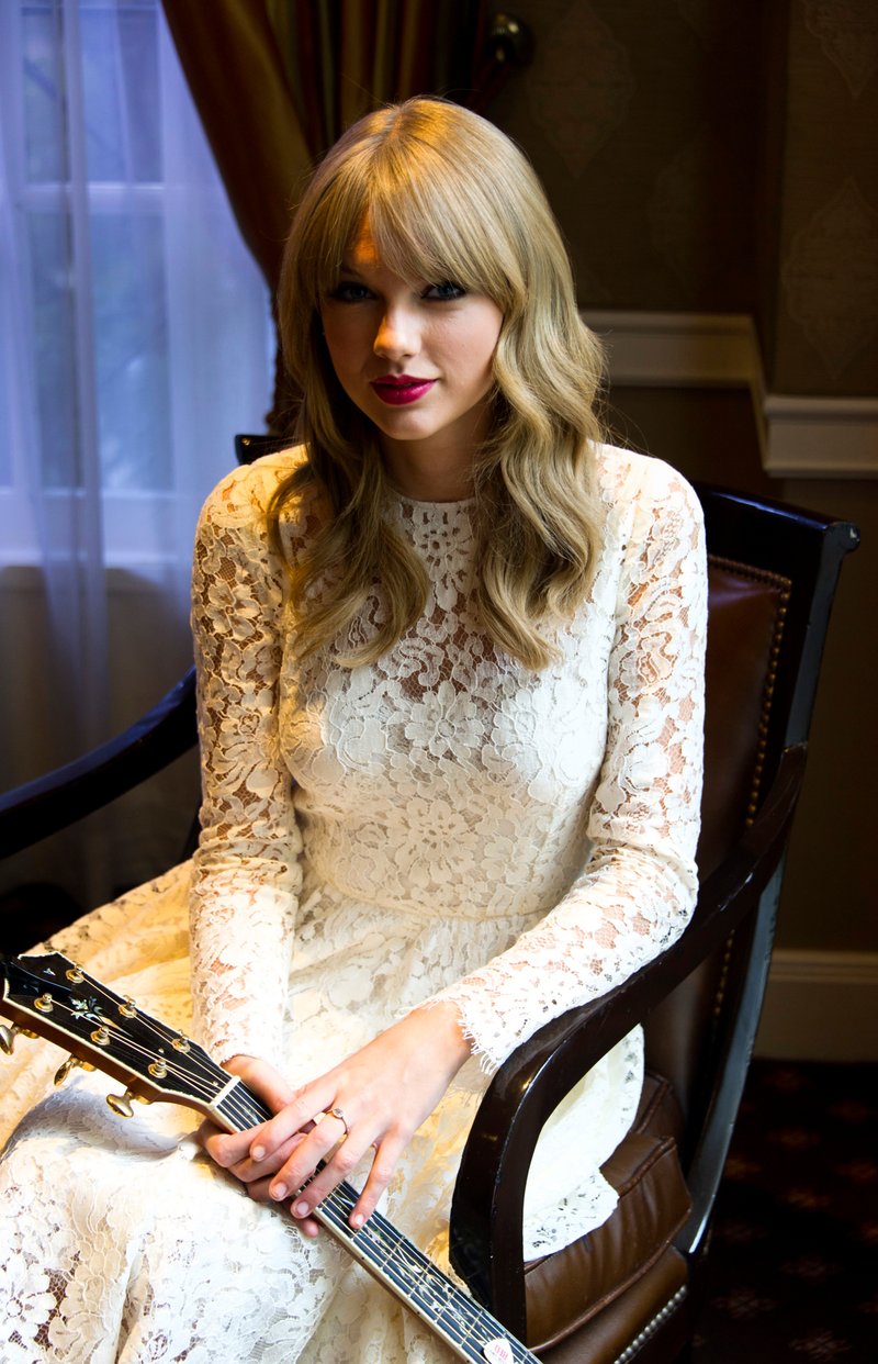 Taylor Swift at "One Chance" Press Conference — photo 23