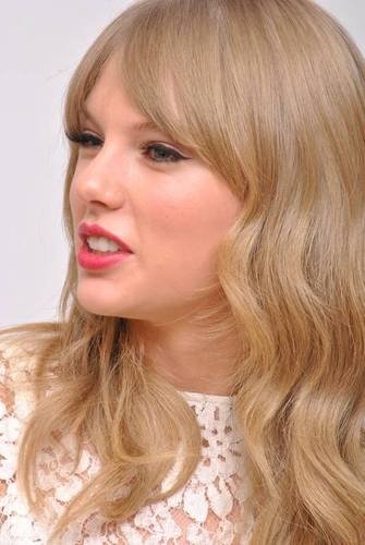 Taylor Swift at "One Chance" Press Conference — photo 42