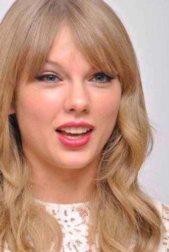 Taylor Swift at "One Chance" Press Conference — photo 44