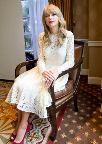 Taylor Swift at "One Chance" Press Conference — photo 67