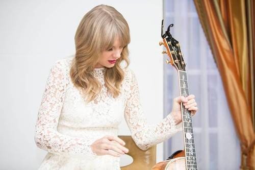 Taylor Swift at "One Chance" Press Conference — photo 85