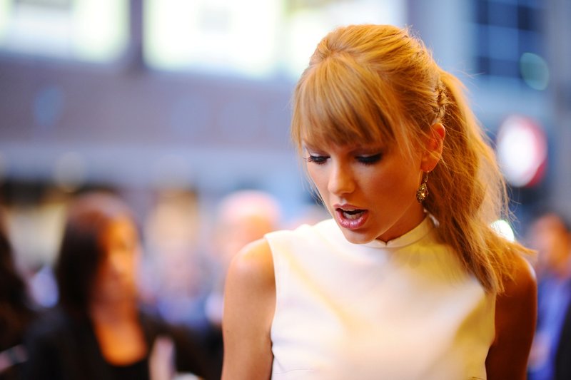 Taylor Swift at "One Chance" World Premiere — photo 6