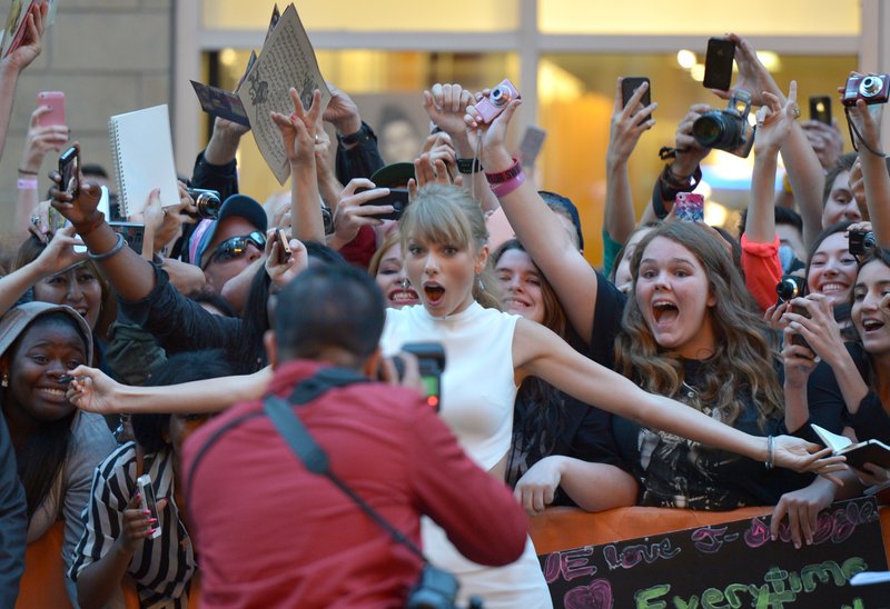 Taylor Swift at "One Chance" World Premiere — photo 38