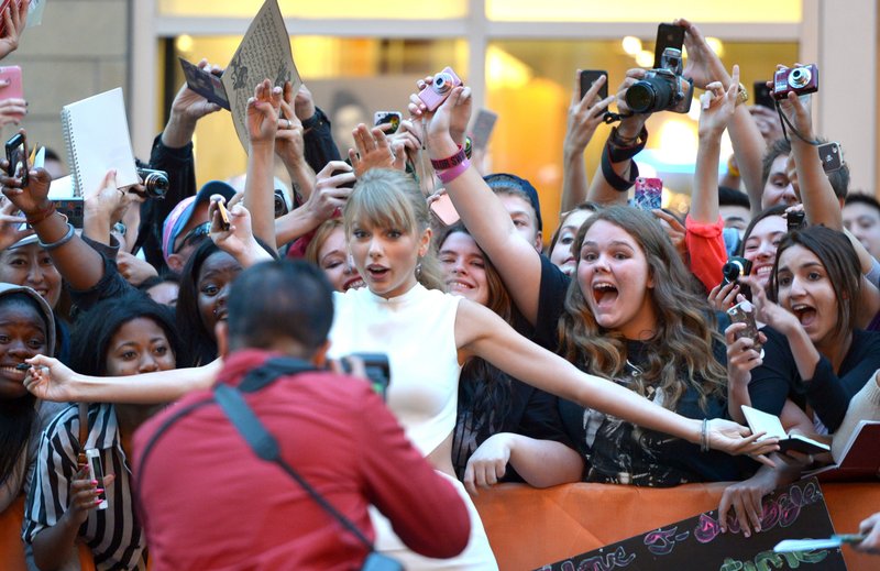 Taylor Swift at "One Chance" World Premiere — photo 39
