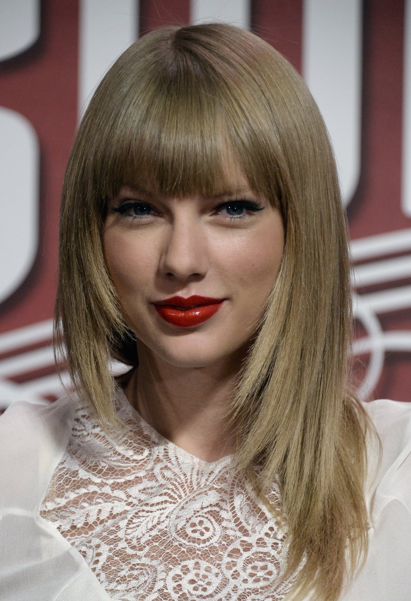 Taylor Swift at Staples Center Press Conference — photo 3