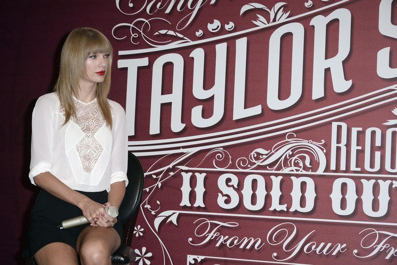 Taylor Swift at Staples Center Press Conference — photo 8