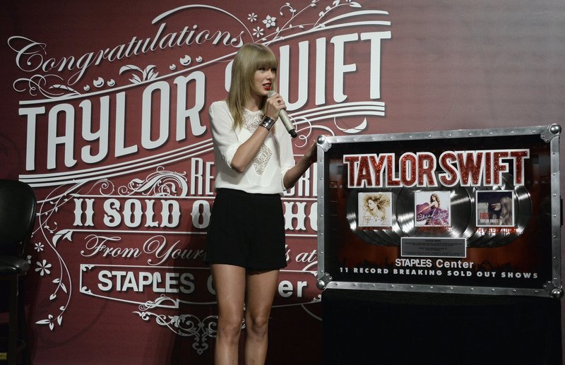 Taylor Swift at Staples Center Press Conference — photo 11