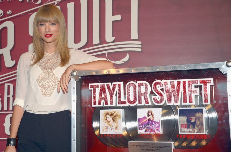 Taylor Swift at Staples Center Press Conference — photo 17