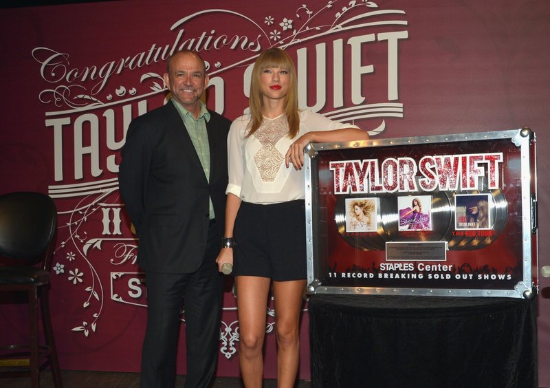Taylor Swift at Staples Center Press Conference — photo 30