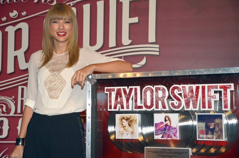 Taylor Swift at Staples Center Press Conference — photo 37