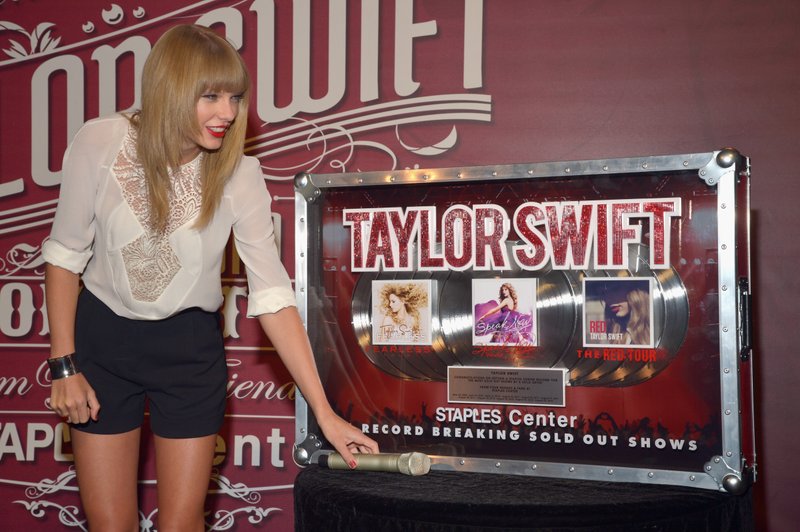 Taylor Swift at Staples Center Press Conference — photo 40