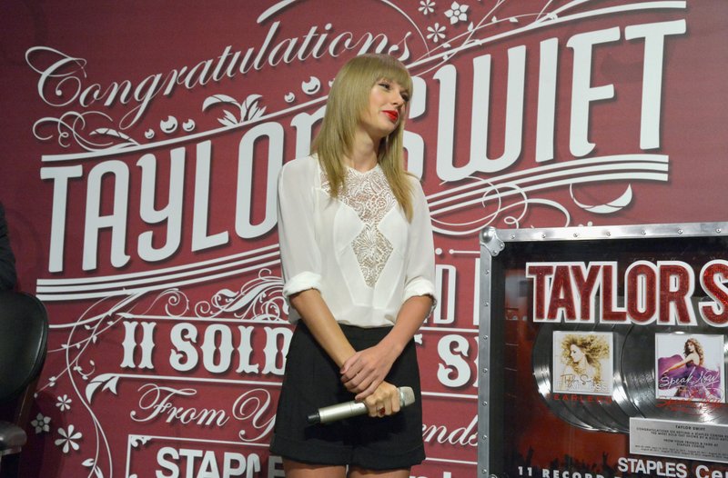 Taylor Swift at Staples Center Press Conference — photo 43