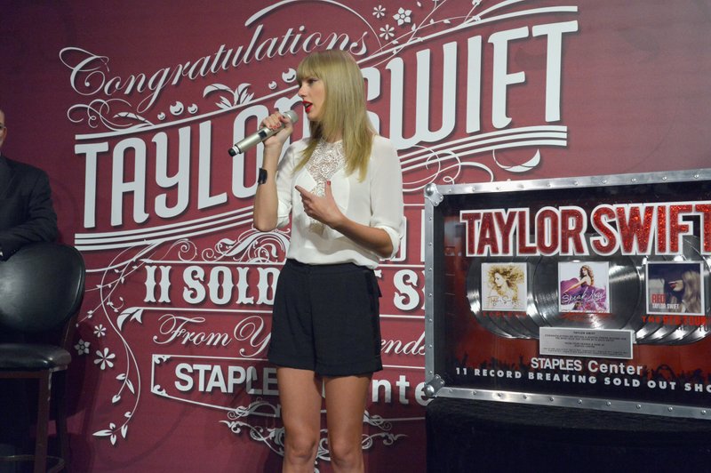 Taylor Swift at Staples Center Press Conference — photo 44