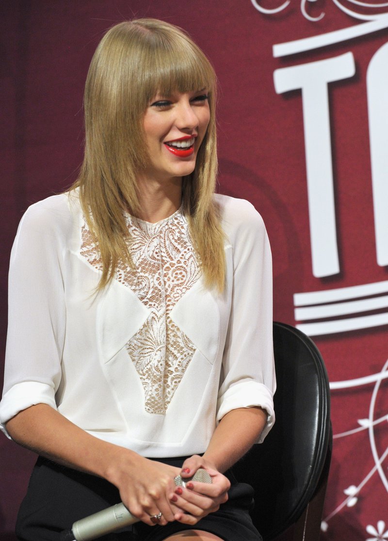 Taylor Swift at Staples Center Press Conference — photo 48